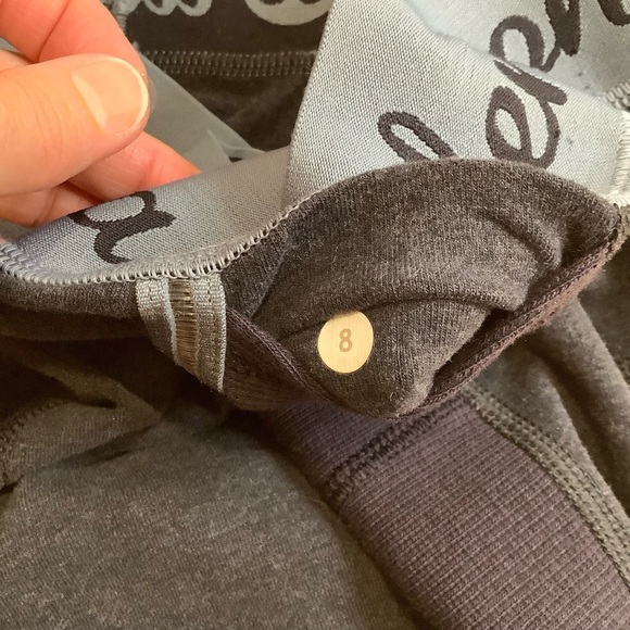 LULULEMON Inner Essence Crop in Heathered Naval Blue Size 8 - Picture 9 of 12